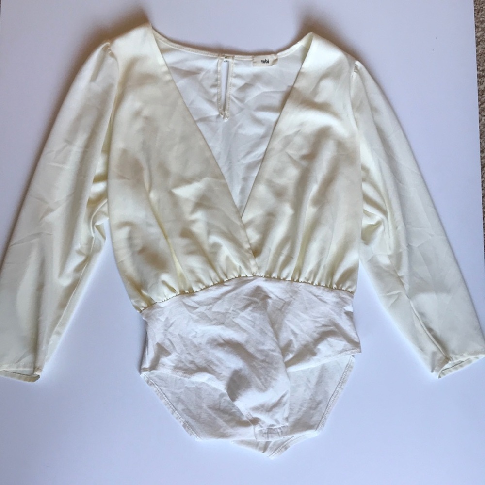 Cream Tobi 3/4 sleeve low V neck bodysuit